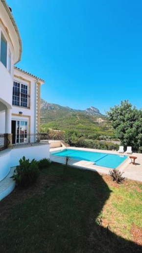 Tropical Mountain Villa With Pool & Sea View